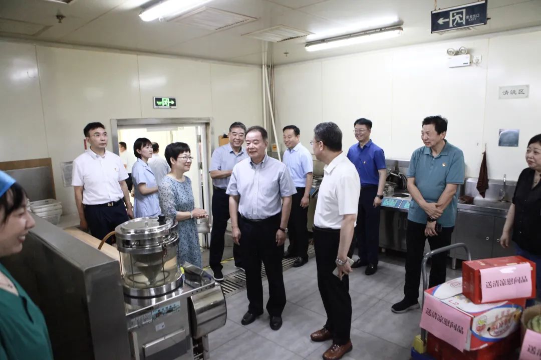 为广大群众提供优质医疗服务