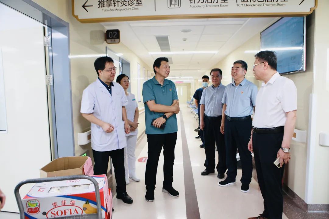 星空官网正规渠道附属医院医务人员坚守
