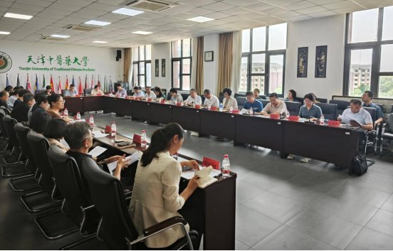 会议以“星空手机版登录贯彻党的二十届