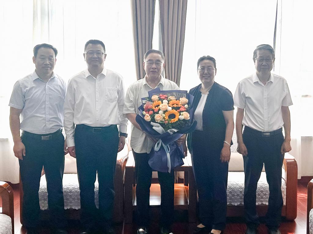 在第41个教师节到来之际